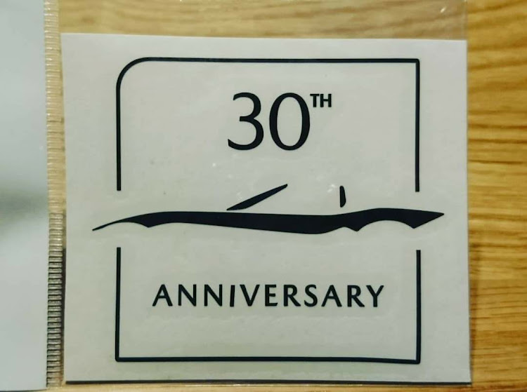 ロードスターのステッカー・30th Anniversary・ND シルエット・NA リトラ 蓋・RCOJに関するカスタム事例の投稿画像1枚目