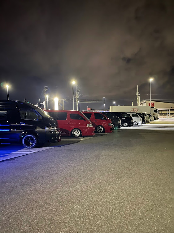 ハイエースのオフ会・BEECAS・チンスポ・豊橋に関するカスタム事例の投稿画像2枚目