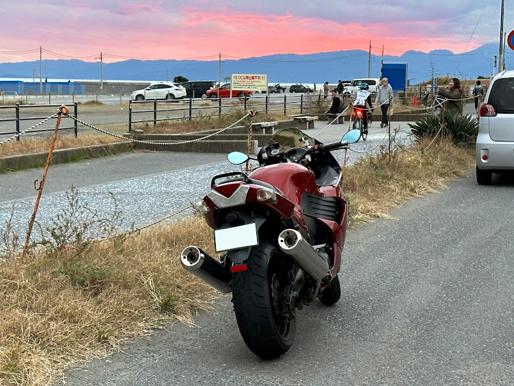 旅する出目金さんが投稿したカワサキ・バイクツーリング・zzr1400・いつか珈琲・27 COFFEE ROASTERSに関するカスタム事例の投稿画像1枚目