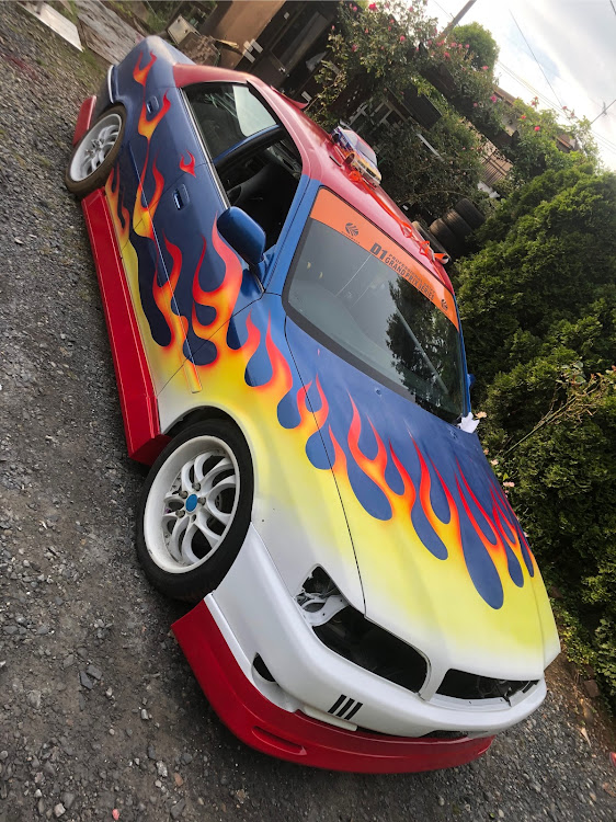 マークIIのファイア〜パターン・塗装・見た目はjzx100・ハチマキ貼り・ステッカー貼りに関するカスタム事例の投稿画像1枚目