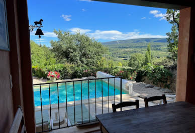 Maison contemporaine avec piscine et jardin 4