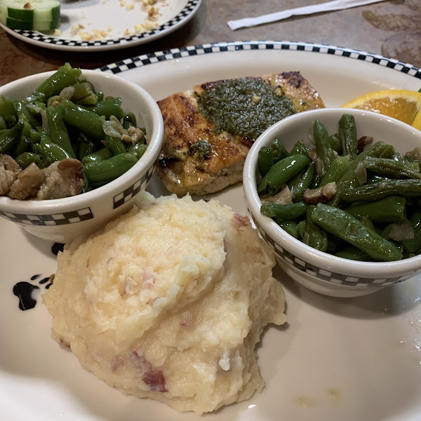 Pesto salmon with green beans and mashed potatoes (no gravy).