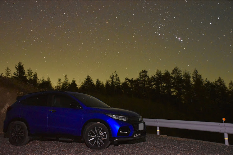 ヴェゼルのヴェゼルツーリング・ModuloX・星空と愛車・星空撮影・車種名エンブレムは有り派に関するカスタム事例の投稿画像1枚目