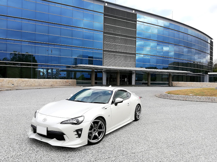 86の岡山リサーチパーク・ADVAN Racing RGⅢに関するカスタム事例の投稿画像1枚目