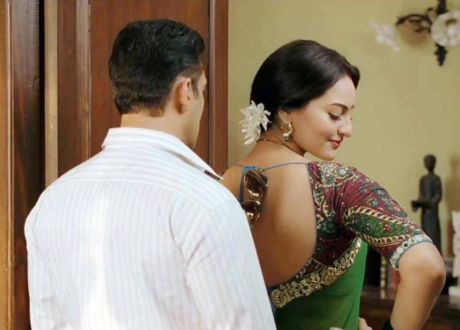 Sonakshi Sinha with Salman Khan in Dabangg, Sonakshi Sinha Backless Blouse