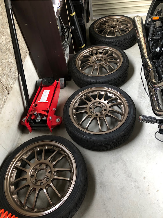 ライフのホイール塗装DIY・RE30・ブロンズホイール・洗車に関するカスタム事例の投稿画像1枚目