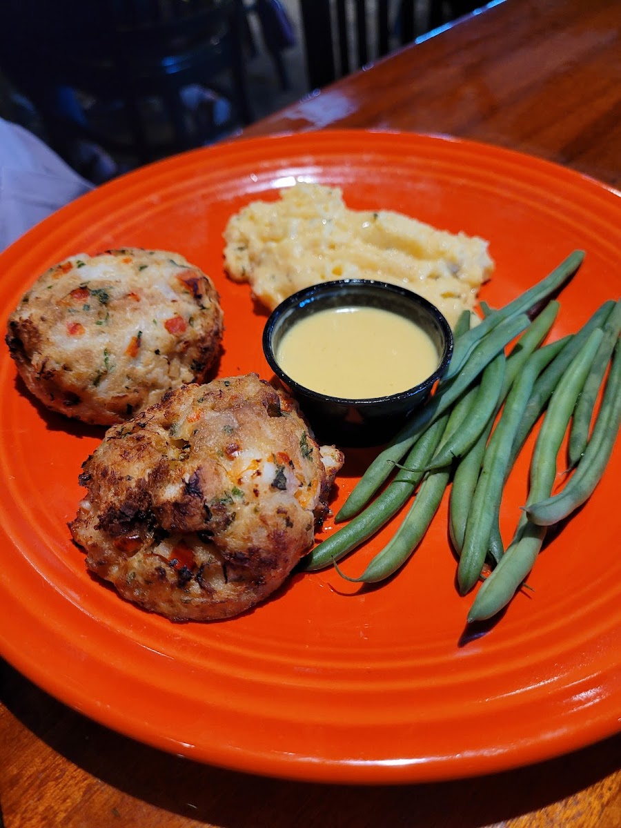 GF crab cakes with cheesy palenta