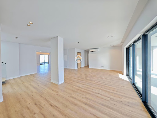 Apartment with terrace and pool 2