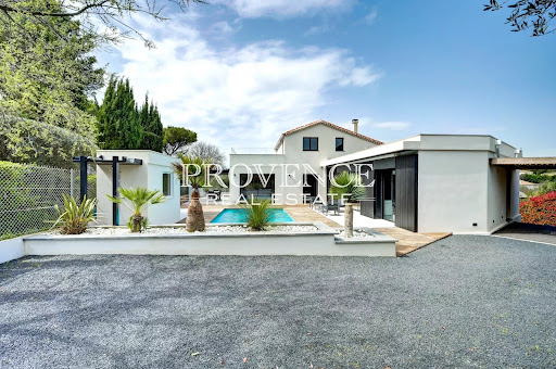 Villa with pool 2