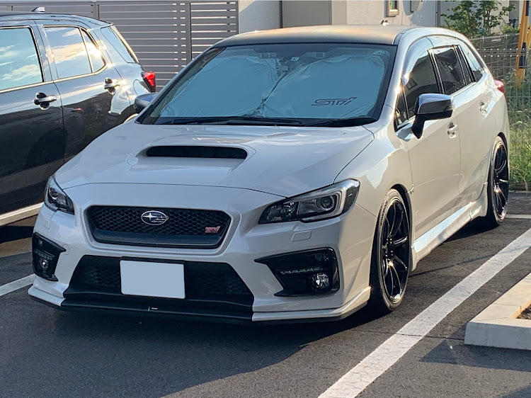 レヴォーグのシャイニングスピードフォグカバー・クロススピードRS9・WRXフェンダー・WRX前期顔・STIサンシェードに関するカスタム事例の投稿画像1枚目
