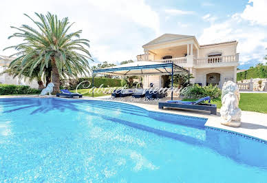 Villa with pool 10