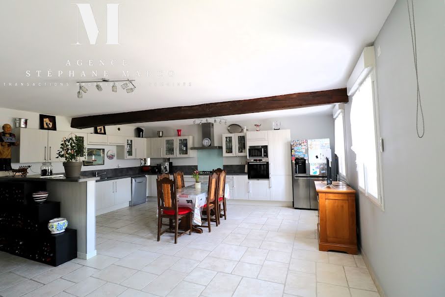 Vente maison 7 pièces 210 m² à Saintes (17100), 458 850 €