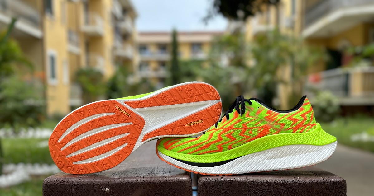 Tênis Skechers GO Run Speed Beast - Feminino em Promoção