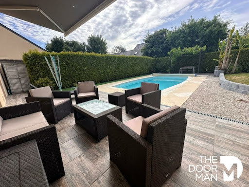 Seaside house with pool and garden 5