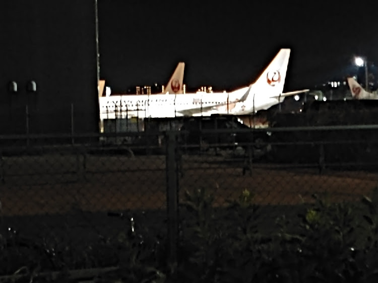 セレナのアルミテープ家庭で応用・アルミテープチューン・旅客機・タイヤ交換その後に関するカスタム事例の投稿画像2枚目