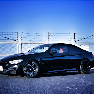 M4 クーペ F82