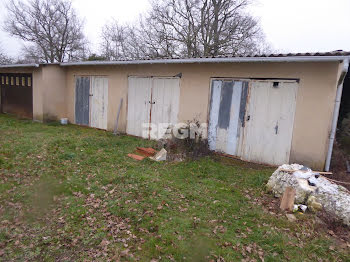 ferme à Saint-Laurent-des-Hommes (24)