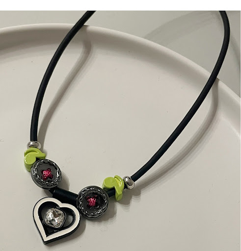 Title 6, Note Button Stitching Heart Necklace A sentimen...