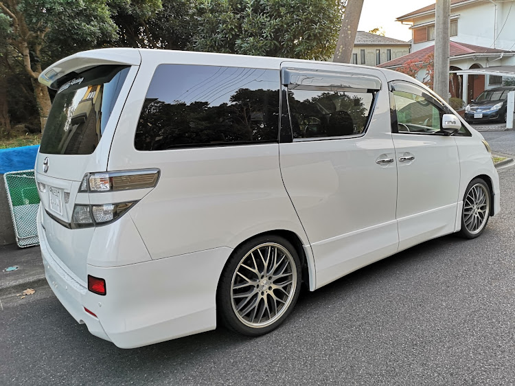 ヴェルファイアのHKS車高調・#20系ヴェルファイア・LXモード・20前期初期・アルヴェルに関するカスタム事例の投稿画像1枚目