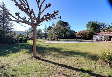 Villa avec piscine et terrasse 2