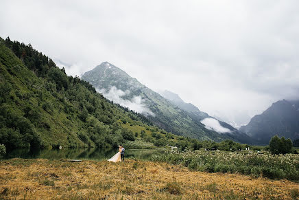 Fotógrafo de casamento Zhan Bulatov (janb). Foto de 13 de dezembro 2021