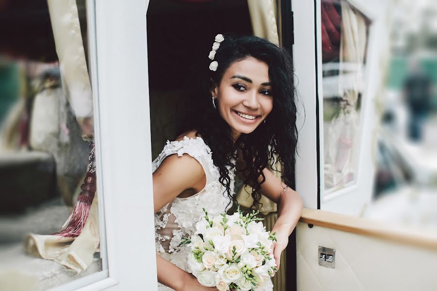 Fotógrafo de casamento Inga Kagarlyk (ingalisova). Foto de 5 de agosto 2018