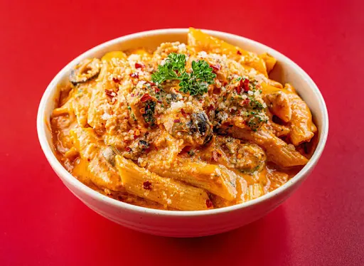 Rose Sauce Pasta With Chicken