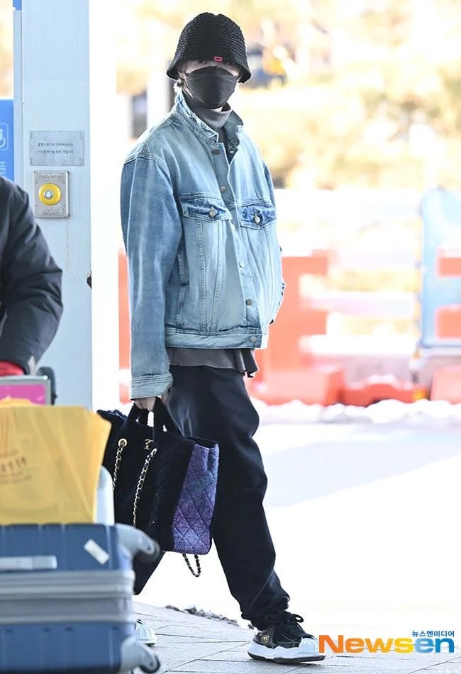 bts v chanel bag