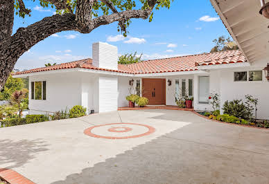 House with pool and garden 1