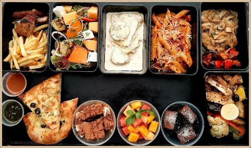 Feast In A Box With PIZZAS & PASTAS - NON VEG (Serves 2-3)