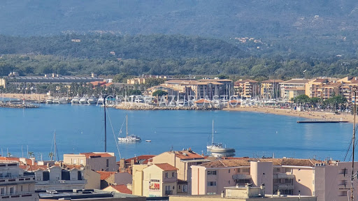 Villa avec piscine et terrasse 1