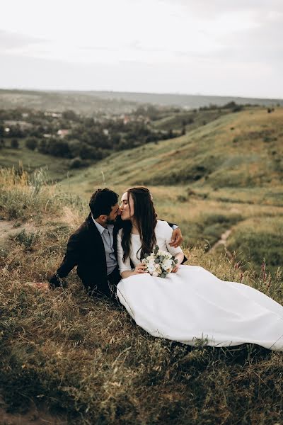 Fotografo di matrimoni Marie Burlaka (marieburlaka). Foto del 22 dicembre 2021