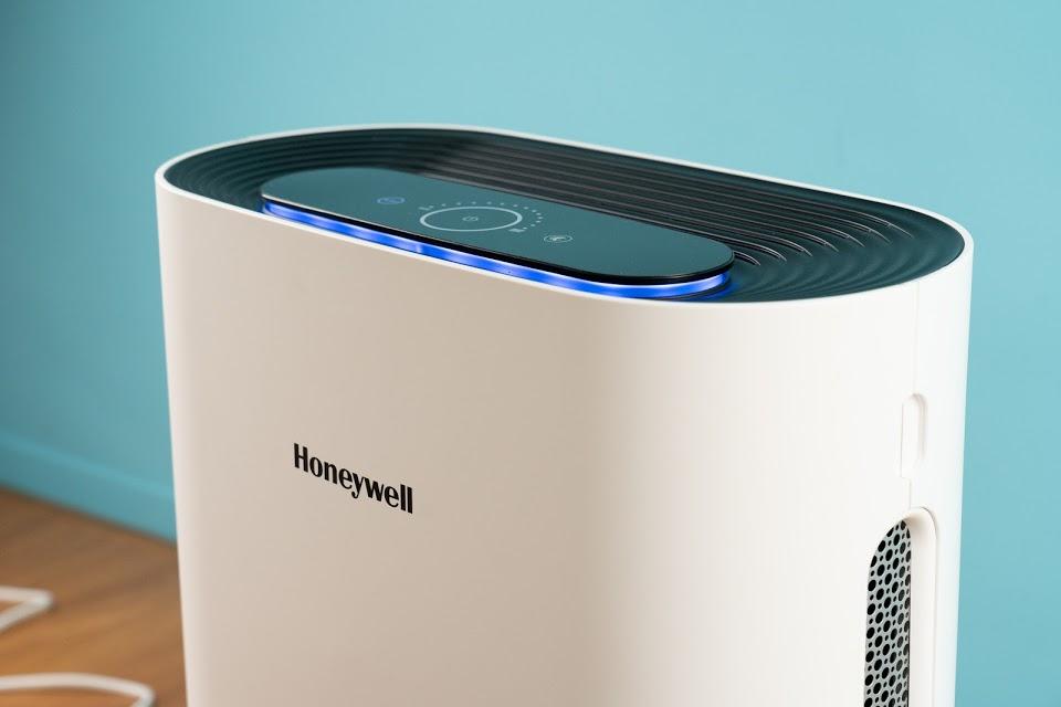 Air Touch X305 空氣清淨機開箱體驗：Honeywell 對甲醛汙染的解決方案 - 2020 空氣清淨機推薦, Air Touch, Air Touch X305, CADR 值, HEPA 濾網, Honeywell, Honeywell Air Touch X305, PM 2.5, X305, 分貝, 噪音, 家用空氣清淨機, 推薦, 污染, 濾網, 甲醛, 空氣清淨機, 空氣清淨機開箱, 自動斷電, 複合濾網, 輕量, 適用坪數, 選擇, 選購, 風速 - 科技狗 3C DOG