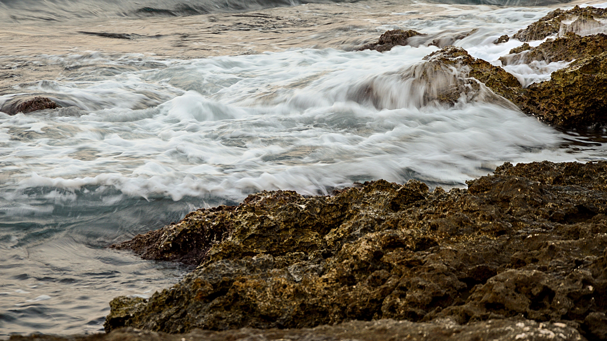 Acqua sugli scogli di M_Enrica