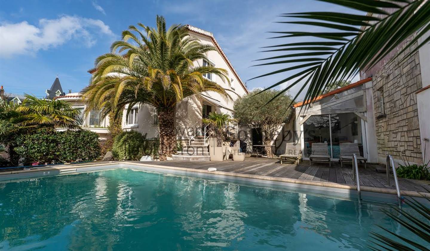 Maison avec piscine en bord de mer Royan