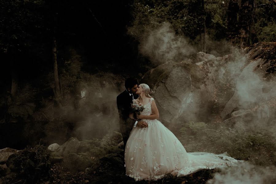 Fotografo di matrimoni Alexandra Sinitaru (thechronicles). Foto del 23 ottobre 2019