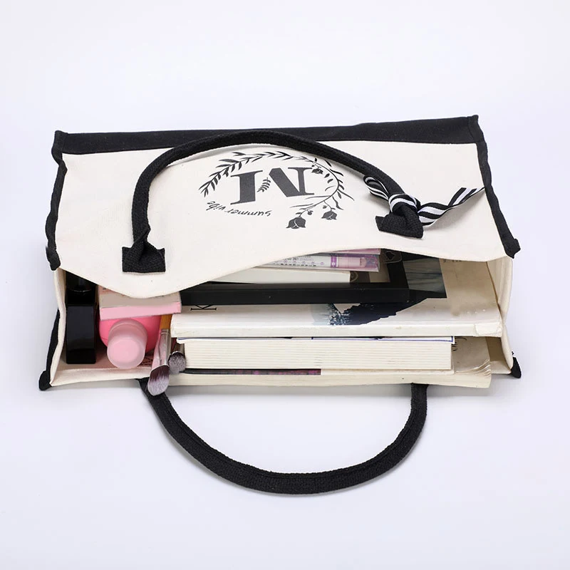 Sac en toile personnalisé avec la première lettre imprimée A. Parfait pour un usage quotidien. Élégant, unique et pratique.