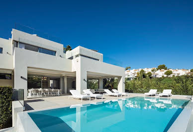 Villa with pool 12