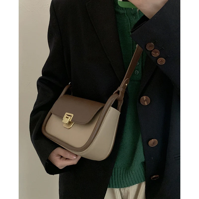 Damen-Handtasche im Trend, Schultertasche mit kontrastierenden Farben. Vielseitig kombinierbar für jeden Anlass. Modisches Accessoire.