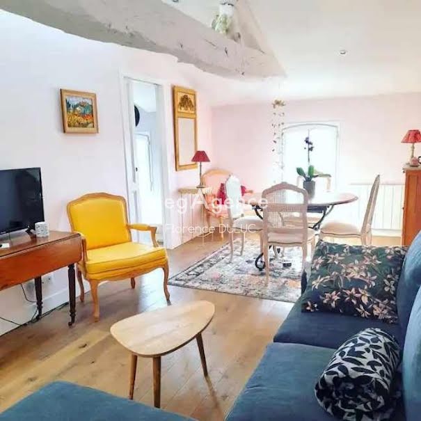 Location meublée appartement 2 pièces 60 m² à Saint-Jean-d'Angély (17400), 770 €