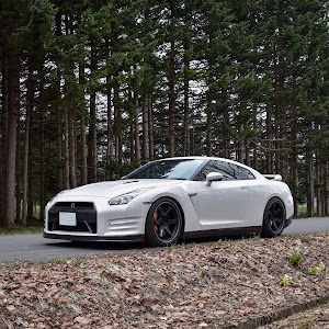 NISSAN GT-R