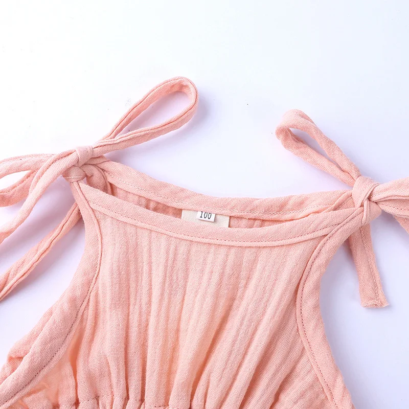 Zomer baby katoen en linnen jumpsuit, ademend en licht. Ideaal voor warme dagen, comfortabel en zacht voor de gevoelige babyhuid.