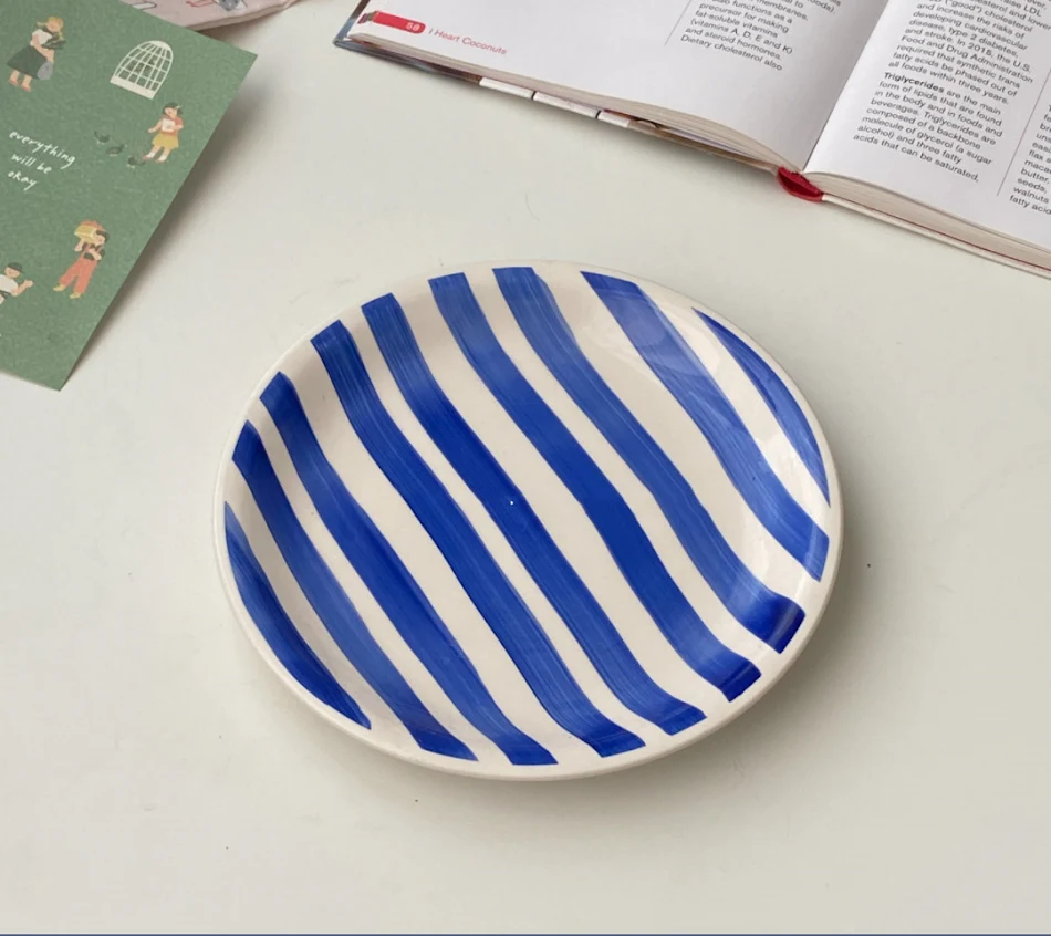 Assiette de dîner en céramique Ins Dish pour la table — Élégance et fonctionnalité pour votre vaisselle quotidienne, parfaite pour servir vos repas avec style