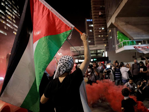 People of Palestinian descent and Brazilians attend a demonstration against the recent killings of Palestinian protesters on the Gaza-Israel border and the US embassy move to Jerusalem, at Paulista Avenue in Sao Paulo's financial centre, Brazil May 15, 2018. /REUTERS