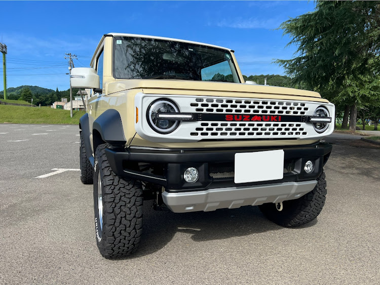 ジムニーシエラのジムニー・4型シエラ・マフラー4本出し・マフラーサウンドは最高・デモカーに関するカスタム事例の投稿画像1枚目