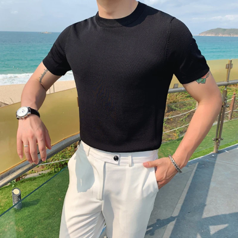 T-shirt en maille pour homme, couleur unie, chemise de fond polyvalente et confortable, idéale pour porter sous d'autres vêtements ou seule, un essentiel de garde-robe.