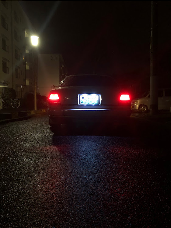 シーマの32シーマ・電光ナンバー・ナンバー灯・爆光・後ろ姿に関するカスタム事例の投稿画像1枚目