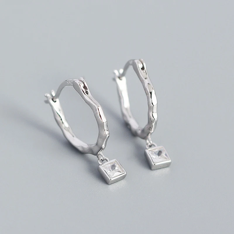 Boucles d'oreilles Rétro Irrégulières Femme avec Design Spécial