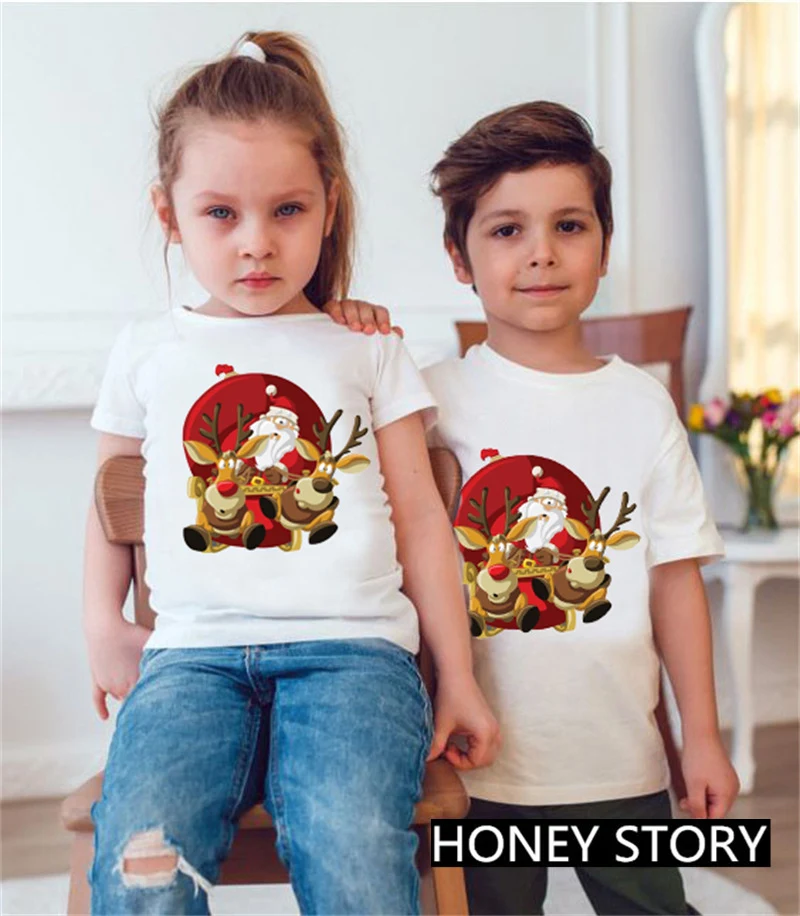 T-shirt de Noël pour enfants avec motif Père Noël et renne. Parfaite pour les fêtes de famille et amis