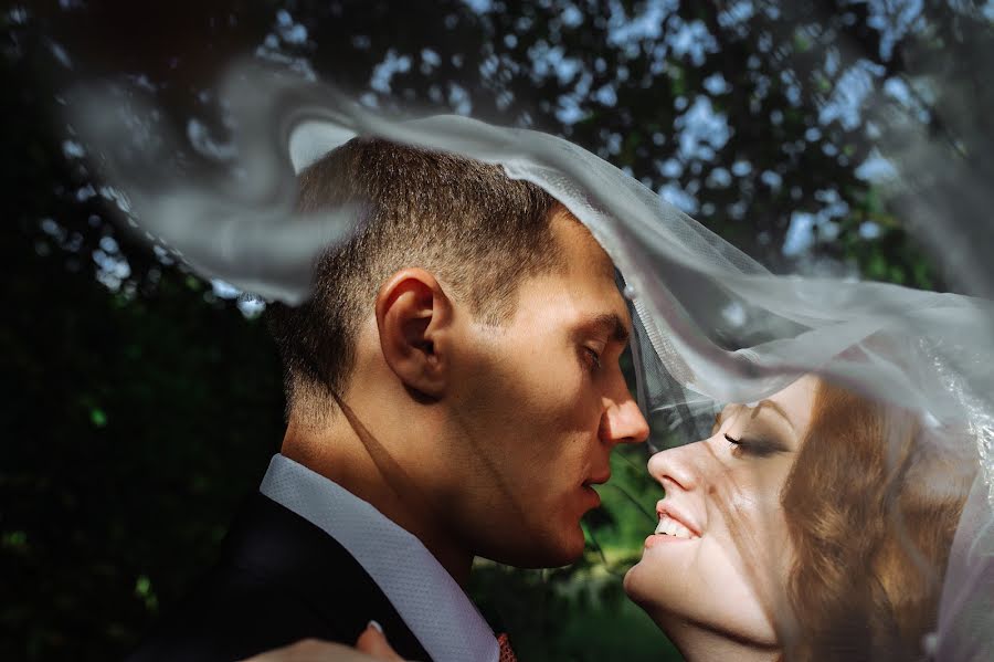 Fotógrafo de casamento Andrey Brusyanin (andreyby). Foto de 15 de agosto 2017